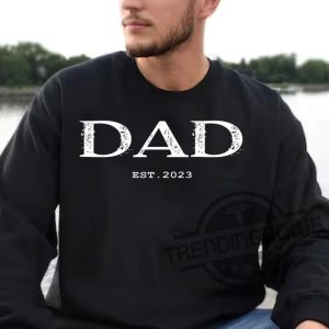 Dad Est 2023 Funny Gift For Dad Grandpa Happy Fathers Day Sweatshirt