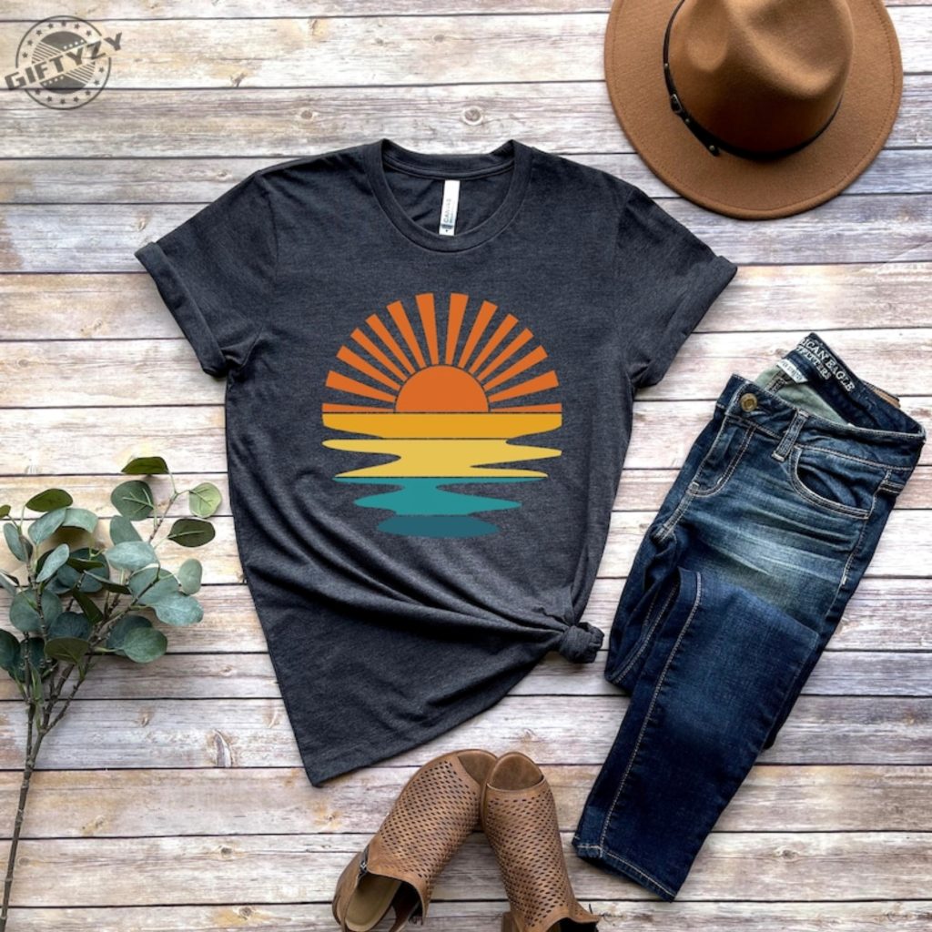 Sun Rays Tee Beachy Vibes Summer Vacation Time Giftyzy 1