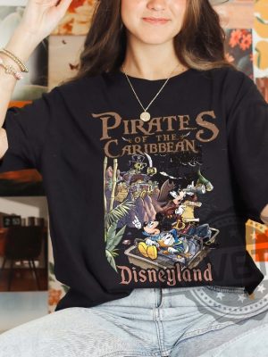 Pirates of the Caribbean Disneyland Shirt Mickey 2 revetee 1