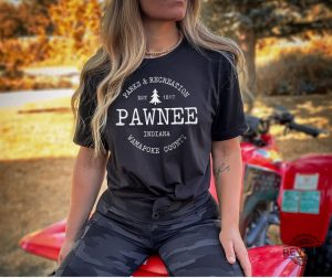 Pawnee Vintage Shirt Parks Rec Shirt Unique Gift Hoodie Long Sleeve Mug revetee.com 3