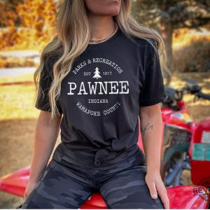 Pawnee Vintage Shirt Parks Rec Shirt Unique Gift Hoodie Long Sleeve Mug revetee.com 3