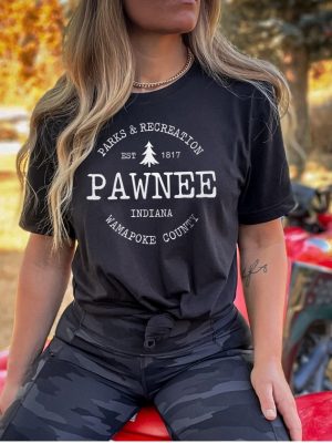 Pawnee Vintage Shirt Parks Rec Shirt Unique Gift Hoodie Long Sleeve Mug revetee.com 3