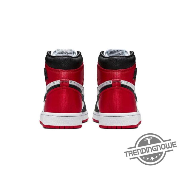 Wmns Air Jordan 1 Retro High Satin Black Toe trendingnowe.com 2