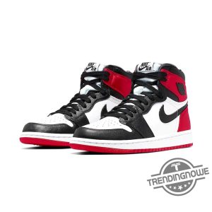 Wmns Air Jordan 1 Retro High Satin Black Toe trendingnowe.com 4