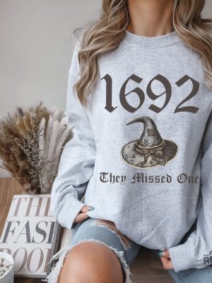 Vintage Salem 1692 They Missed One Sweatshirt Retro Salem Massachusetts Halloween Crewneck Witchy Woman Shirt 1692 Sweatshirt Salem Sweatshirt New revetee.com 3