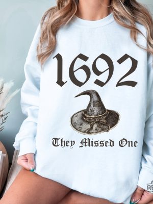 Vintage Salem 1692 They Missed One Sweatshirt Retro Salem Massachusetts Halloween Crewneck Witchy Woman Shirt 1692 Sweatshirt Salem Sweatshirt New revetee.com 4