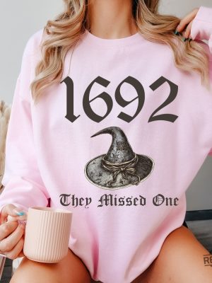 Vintage Salem 1692 They Missed One Sweatshirt Retro Salem Massachusetts Halloween Crewneck Witchy Woman Shirt 1692 Sweatshirt Salem Sweatshirt New revetee.com 5