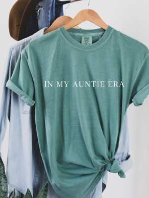 In My Auntie Era Shirt Auntie Shirt Aunt Era Gift For Aunt Pregnancy Announcement Pregnancy Reveal To Aunt In My Aunt Era Sweatshirt New revetee.com 2