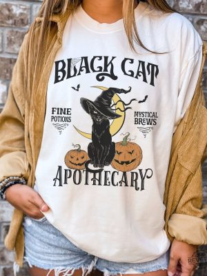 Halloween Black Cat Shirt Retro Halloween Cat Shirt Cat Mom Halloween Shirt Vintage Black Cat Salem Apothecary Shirt Classic Halloween Costumes Halloween Sweatshirts New revetee.com 4