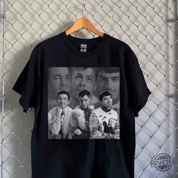 Jonas Brothers Vintage Shirt Jonas Brothers Merch Tour I Love Hot Dads Sweatshirt Jonas Brothers Boston Jonas Brothers The Tour Setlist Jonas Brothers The Tour Merch Unique revetee.com 2