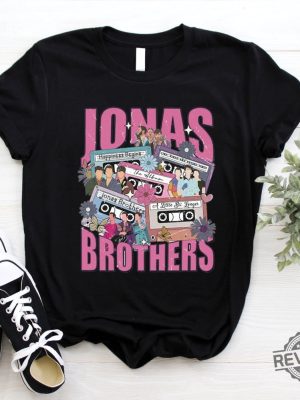 Nick Joe Kevin Jonas Shirt Jonas Brothers Merch Tour I Love Hot Dads Sweatshirt Jonas Brothers Boston Jonas Brothers The Tour Setlist Jonas Brothers The Tour Merch I Heart Hot Dads Shirt revetee.com 2