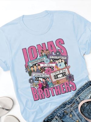 Nick Joe Kevin Jonas Shirt Jonas Brothers Merch Tour I Love Hot Dads Sweatshirt Jonas Brothers Boston Jonas Brothers The Tour Setlist Jonas Brothers The Tour Merch I Heart Hot Dads Shirt revetee.com 5