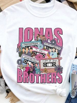 Nick Joe Kevin Jonas Shirt Jonas Brothers Merch Tour I Love Hot Dads Sweatshirt Jonas Brothers Boston Jonas Brothers The Tour Setlist Jonas Brothers The Tour Merch I Heart Hot Dads Shirt revetee.com 7