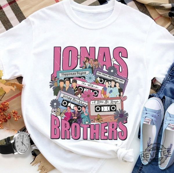 Nick Joe Kevin Jonas Shirt Jonas Brothers Merch Tour I Love Hot Dads Sweatshirt Jonas Brothers Boston Jonas Brothers The Tour Setlist Jonas Brothers The Tour Merch I Heart Hot Dads Shirt revetee.com 7