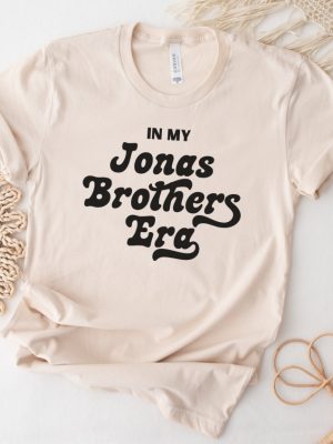 Jonas Brothers Era Retro Merch Jonas Brothers Merch Tour I Love Hot Dads Sweatshirt Jonas Brothers Boston Jonas Brothers The Tour Setlist Jonas Brothers The Tour Merch Unique revetee.com 2