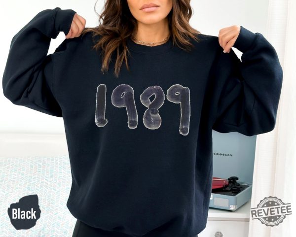 1989 Music Album Sweatshirt And Hoodie 1989 Crewneck 1989 Taylor Swift Album Cover Taylor Swift 1989 Hoodie Taylor Swift 1989 Cd With Polaroids Shirt 1989 New Album Cover New revetee.com 1