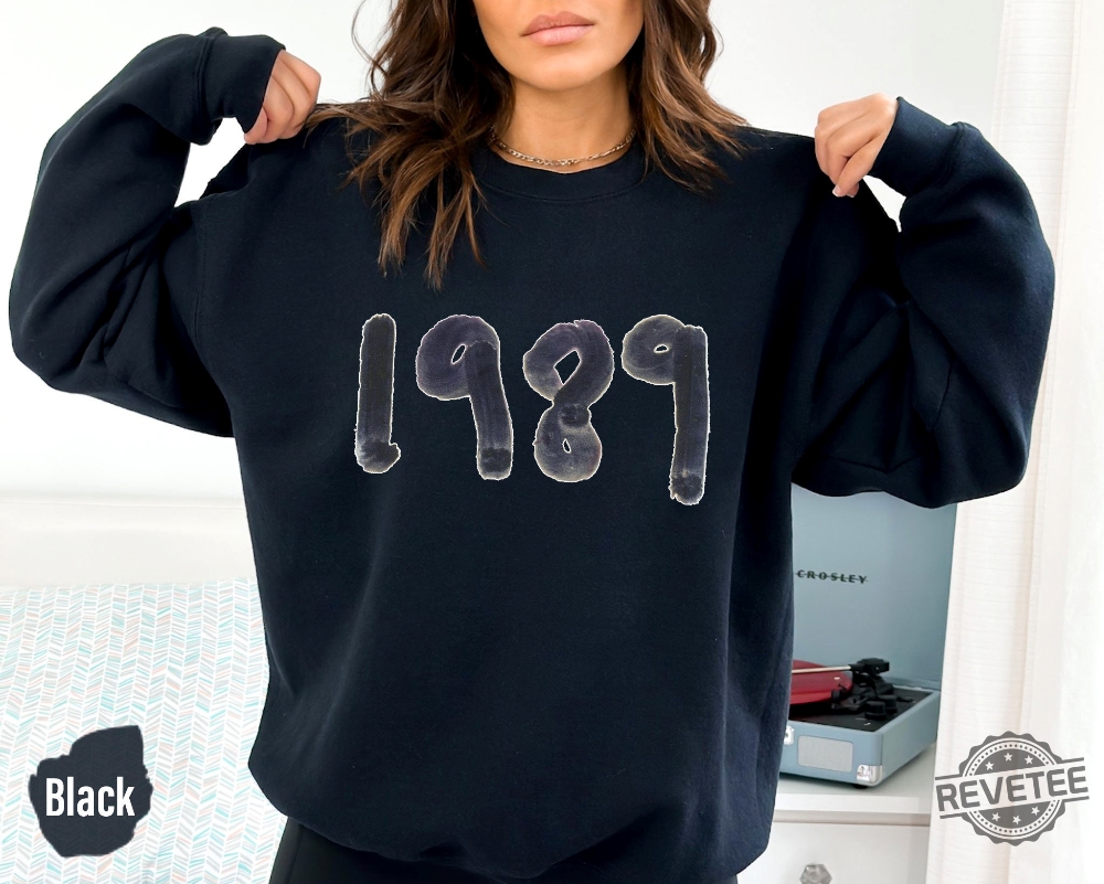 1989 Music Album Sweatshirt And Hoodie 1989 Crewneck 1989 Taylor Swift Album Cover Taylor Swift 1989 Hoodie Taylor Swift 1989 Cd With Polaroids Shirt 1989 New Album Cover New