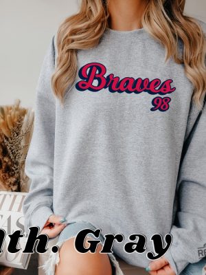 Wallen Crewneck Sweatshirt Braves 98 Shirt 98 Braves Sweatshirt Morgan Wallen Merch One Thing At A Time Morgan Wallen Concert Tonight Morgan Wallen Songs Morgan Wallen Concert revetee.com 2