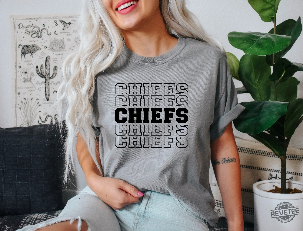 Belles Boutique Outlined KC Chiefs Graphic Tshirt Xxs