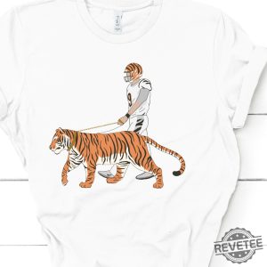 Burrow Smoking Cigar Vintage Black Shirt Cincinnati Bengals Joe Burrow  Shirt Joe Burrow Contract 2023 Joe Burrow Eras Tour Shirt Joe Burrow  Fashion Images New - Revetee