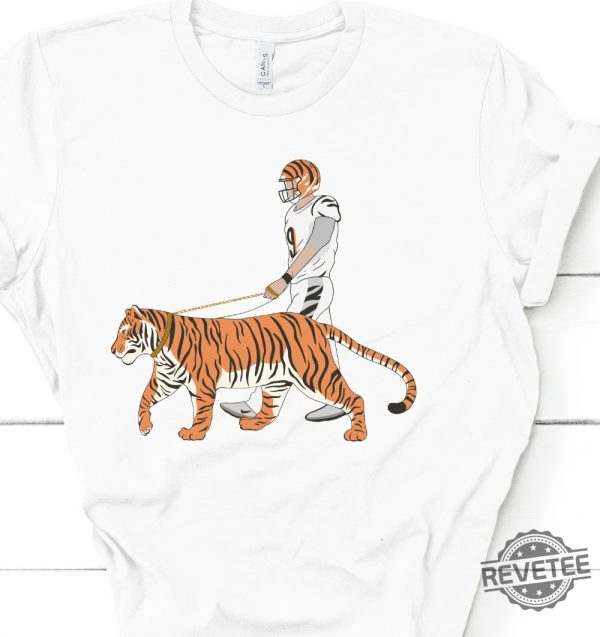 Retro Cincinnati Football Shirt Cincinnati Football Shirt Cincinnati Bengals Joe Burrow Shirt Joe Burrow Contract 2023 Joe Burrow Eras Tour Shirt Joe Burrow Fashion Images New revetee.com 1