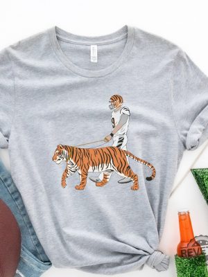 Retro Cincinnati Football Shirt Cincinnati Football Shirt Cincinnati Bengals Joe Burrow Shirt Joe Burrow Contract 2023 Joe Burrow Eras Tour Shirt Joe Burrow Fashion Images New revetee.com 2