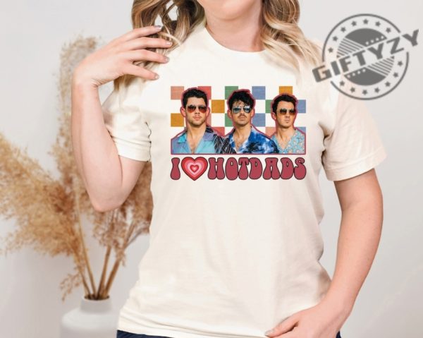 Vintage Jonas Brothers Shirt I Love Hot Dads Tshirt Joe Jonas Homage Hoodie Jonas Retro 90S Sweater Jonas Brother Merch giftyzy.com 1