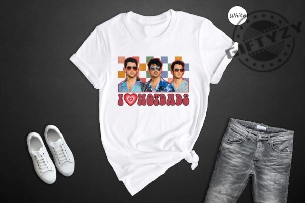 Vintage Jonas Brothers Shirt I Love Hot Dads Tshirt Joe Jonas Homage Hoodie Jonas Retro 90S Sweater Jonas Brother Merch giftyzy.com 2