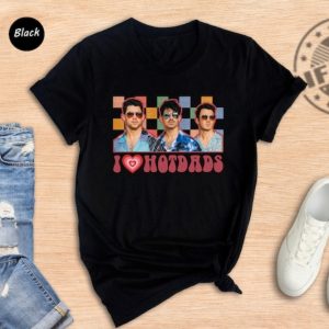 Vintage Jonas Brothers Shirt I Love Hot Dads Tshirt Joe Jonas Homage Hoodie Jonas Retro 90S Sweater Jonas Brother Merch giftyzy.com 5