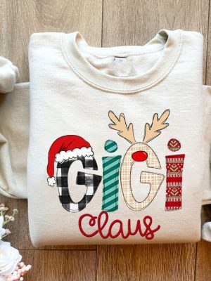 Custom Gigi Claus Sweatshirt Christmas Grandma Claus Sweatshirt Grandma Sweater Custom Nana And Grandkids Sweatshirt Gifts For Nana Gigi Unique revetee 3