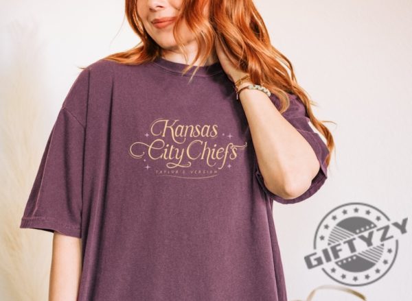 Kansas City Chiefs Taylors Version Shirt Travis And Taylor Tshirt Vintage Football Sweatshirt Subtle Travis Hoodie Unisex Tshirt Nfl Taylors Version Shirt giftyzy 9