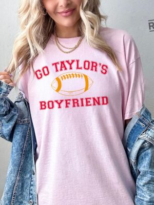 Go Taylors Boyfriend Travis Kelce Shirt Taylor Swiftie Travis Kelce Shirt Kansas City Shirt Kc Football Shirt Go Taylors Boyfriend Shirt Taylor Swift 2048 Unblocked New revetee 2