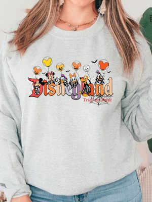 Disneyland Halloween Sweatshirt Trendy Sweatshirt Disneyland Halloween Shirt Sweetheart Night Disneyland 2024 Oversized Halloween Sweatshirt Halloween Town Sweatshirt revetee 2