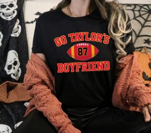 Go Taylors Boyfriend Travis Kelce Shirt Game Day Sweatshirt Kansas City Football Hoodie Trending Unisex Tshirt Football Fan Gifts giftyzy 4