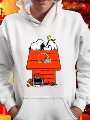 Cleveland Browns Nfl Football Snoopy Woodstock The Peanuts Movie T Shirt Nfl Games Today Snoopy Halloween Unique revetee 2