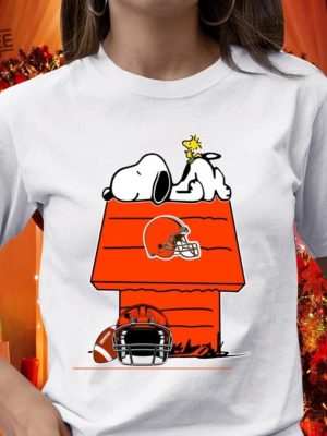 Cleveland Browns Nfl Football Snoopy Woodstock The Peanuts Movie T Shirt Nfl Games Today Snoopy Halloween Unique revetee 4