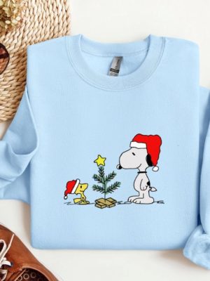 Snoopy Christmas Tree Vintage Sweatshirt Trendy Snoopy Pullover Cute Holiday Crewneck Embroidered Snoopy Sweatshirt Snoopy Christmas Sweatshirt Peanuts Hoodie revetee 5