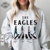 Eagles Walking Abbey Road Signatures Football Shirt Nick Sirianni Jalen Hurts Dandre Swift Jason Kelce Philadelphia Vintage revetee 1