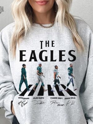 Eagles Walking Abbey Road Signatures Football Shirt Nick Sirianni Jalen Hurts Dandre Swift Jason Kelce Philadelphia Vintage revetee 5