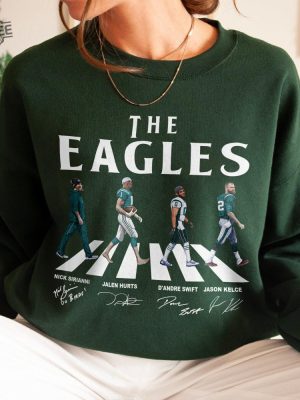 Eagles Walking Abbey Road Signatures Football Shirt Nick Sirianni Jalen Hurts Dandre Swift Jason Kelce Philadelphia Vintage revetee 6