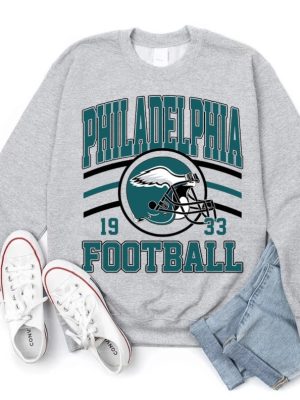 Philadelphia Football Crewneck Sweatshirt Hoodie Tshirt Game Day Pullover Eagle 90S Style Football Crewneck revetee 4