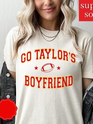 Go Taylors Boyfriend Sweatshirt Travis And Taylor Taylors Version Shirt Trendy Oversized Sweatshirt For Football Season Kc Football revetee 3