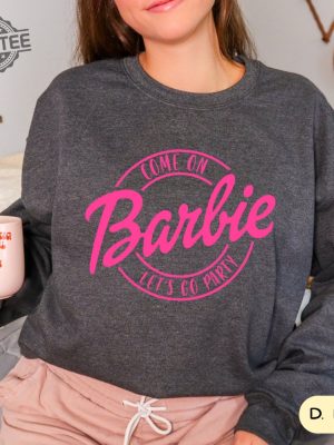 Barbie Sweatshirt Retro Doll Sweatshirt Cozy Sweatshirt Pink Shirt Gifts For Her Cozy New Doll Movie Trending 2023 Christmas Gift New revetee 2