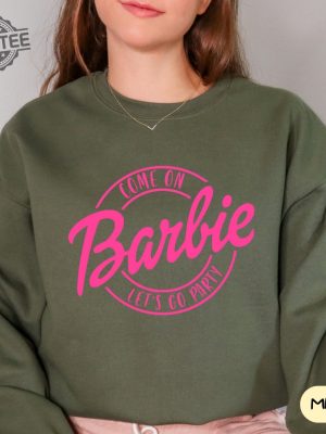 Barbie Sweatshirt Retro Doll Sweatshirt Cozy Sweatshirt Pink Shirt Gifts For Her Cozy New Doll Movie Trending 2023 Christmas Gift New revetee 4