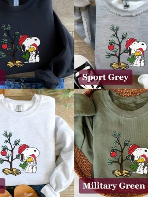 Snoopy Christmas Sweatshirt Charliebrown Sweatshirt Charlie Brown Sweater Family Holiday Vacation Shirt Cute Peanuts Fan Dog Lover Gift revetee 3