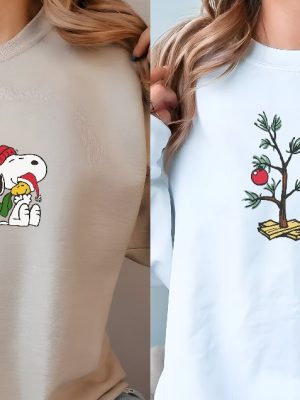 Snoopy Christmas Sweatshirt Charliebrown Sweatshirt Charlie Brown Sweater Family Holiday Vacation Shirt Cute Peanuts Fan Dog Lover Gift revetee 5