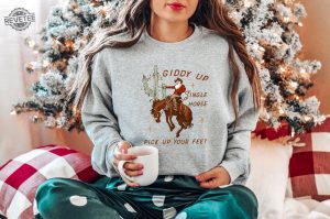 Cowboy Christmas Sweater Giddy Up Jingle Horse Pick Up Your Feet Howdy Country Christmas Horse Cowgirl Shirt Christmas Sweatshirt Unique revetee 1