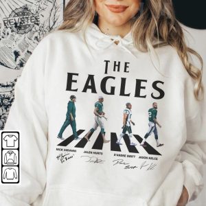Eagles Walking Abbey Road Signatures Football Shirt Nick Sirianni Jalen Hurts Dandre Swift Jason Kelce Philadelphia Vintage Unique revetee 2