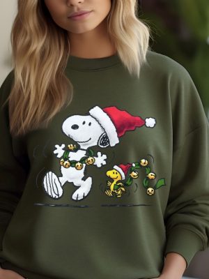 Charlie And The Snoopy Christmas Sweatshirt Christmas Cartoon Dog Sweatshirt Christmas Gift Vintage Sweatshirt Unique revetee 2 2