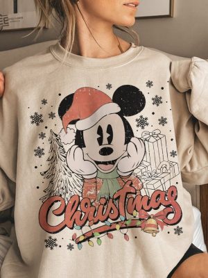 Vintage Disney Mickey Christmas Sweatshirt Trendy Sweatshirt Disneyland Sweatshirt Disney Christmas Sweatshirt Christmas Sweatshirt revetee 2